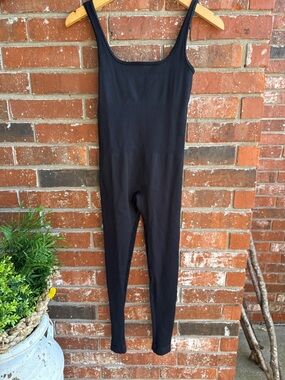 OQQ Women’s Black Ribbed Jumpsuit